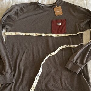 Medium NWT Patagonia Men’s Long-Sleeve Crewneck Shirt – Brown with Maroon Pocket